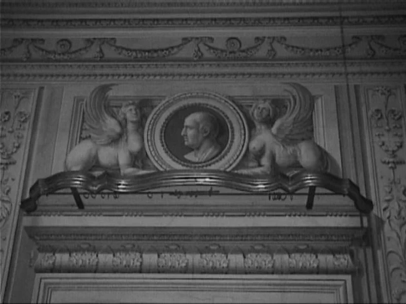 Arpie con medaglioni raffiguranti poeti classici - Palazzo Orsetti, Lucca